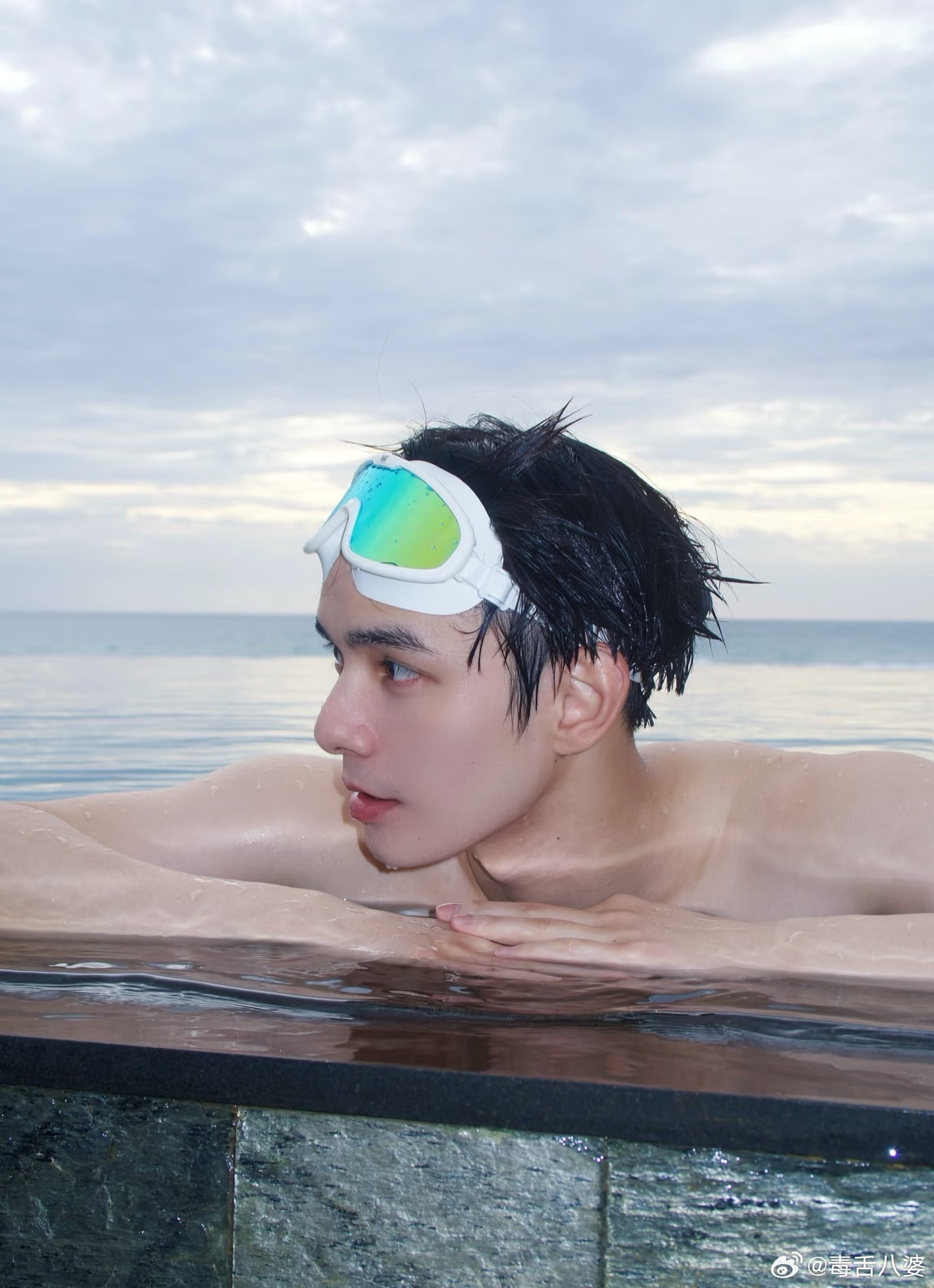 何昶希 苏逸阳何昶希和苏逸阳这对热搜看得我CP粉魂动了！不过好像两边原有CP粉已