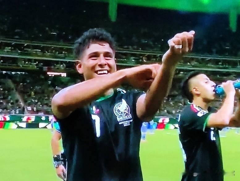 世界杯快讯！墨西哥队1-0战胜韩国队，率先挺进32强!


北京时间6月19日上