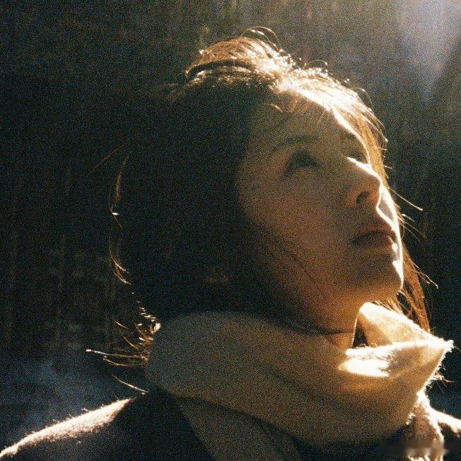 鹤男采蘑菇的小姑娘 鹤男这组云南采风真的好绝！双马尾少女变身采蘑菇的小姑娘，置身