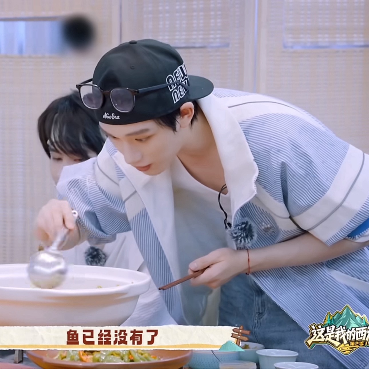 这个墨镜的戴法