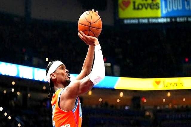 雷霆73胜的美梦，好像要提前醒了。

上赛季68胜的总冠军，这赛季开局直接干了个