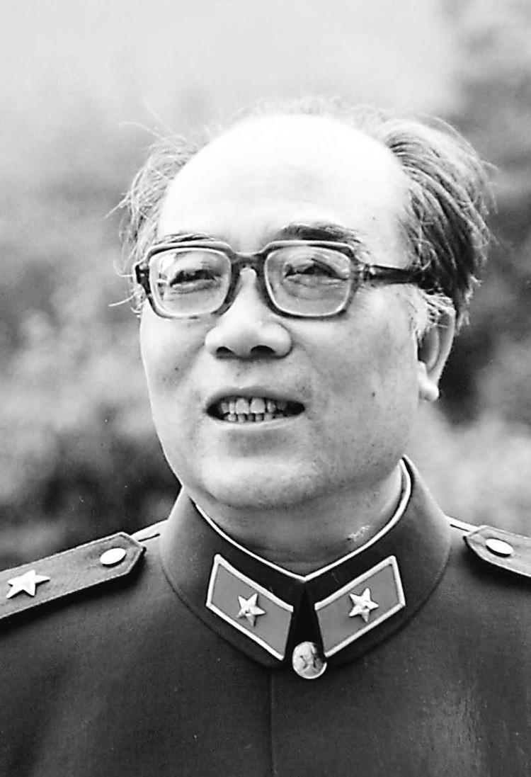 当下最急于开战的是日本。为什么？一是要公开贩卖军火；二是已撕去各种伪装；三是扩充