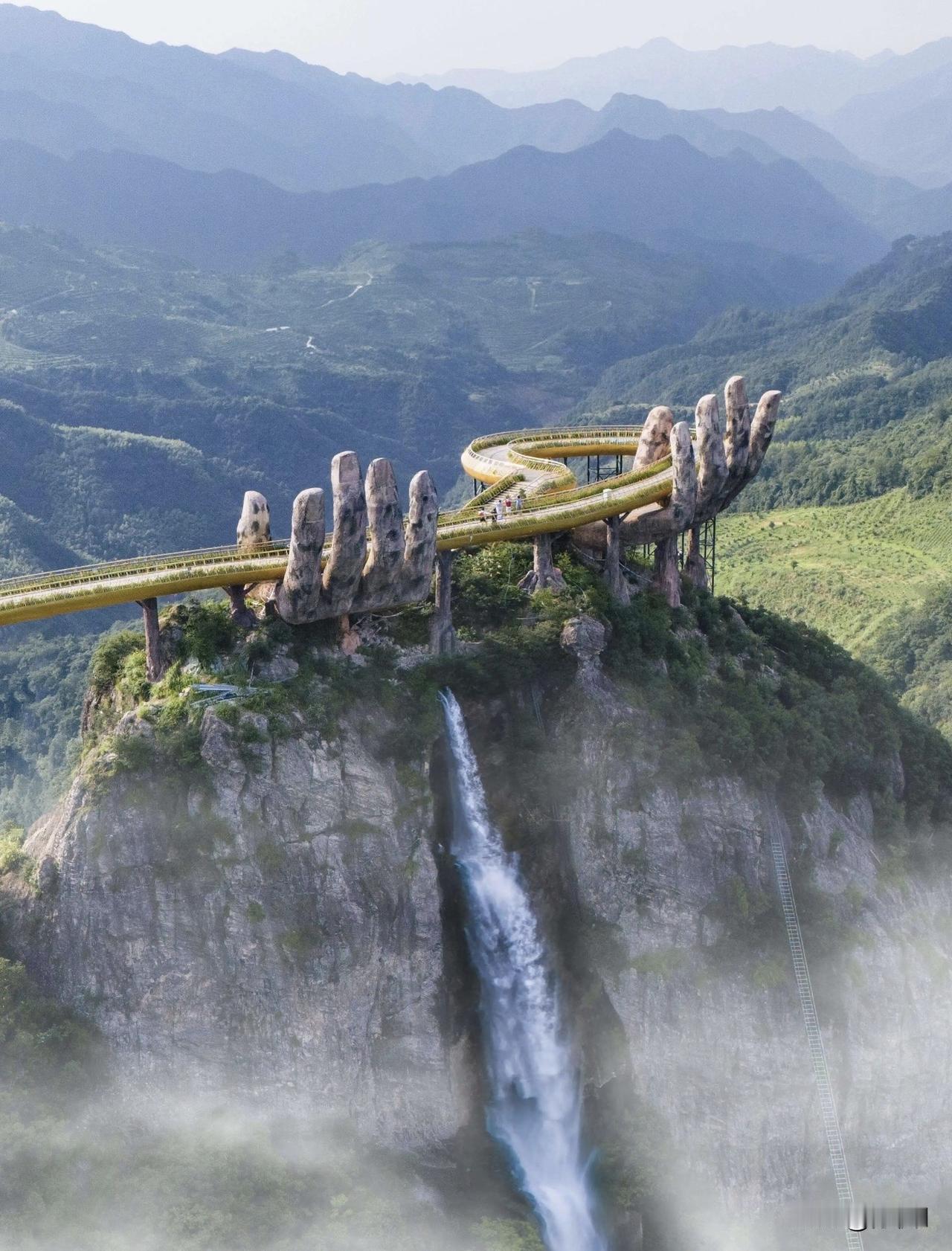 奇山怪石风景图片很多人看了都以为我出国了。任你是旅游达人也不一定知道这是哪里。这