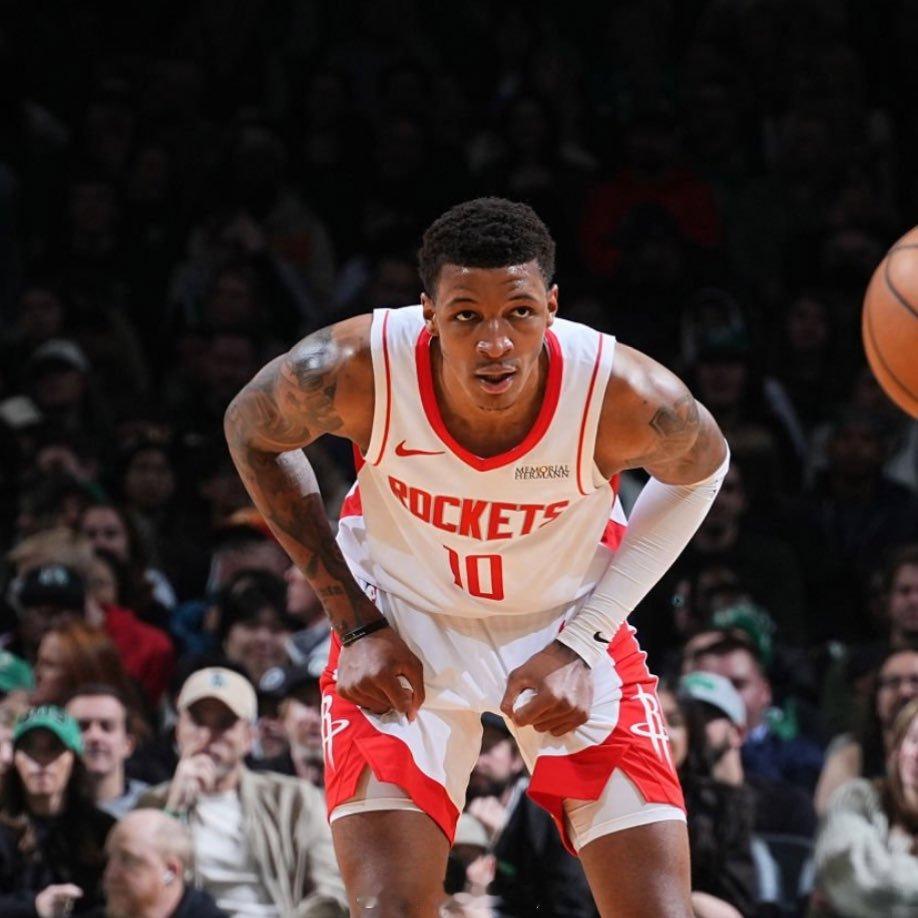 小贾本赛季前5场比赛：15分（生涯最高）5.2篮板1.4 助攻1.4抢断（生涯最