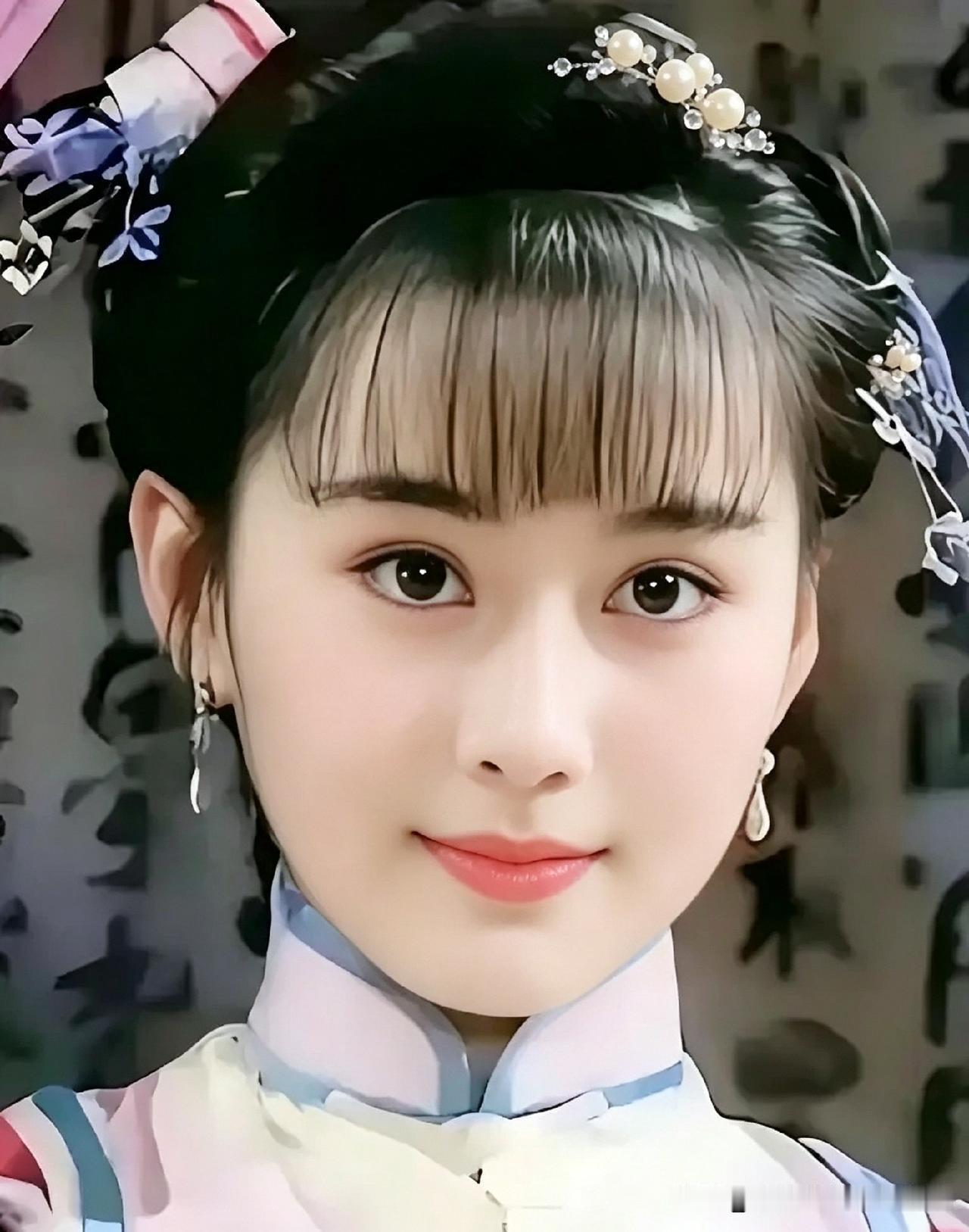 曾经的陈德容惊为天人，为啥年纪一大就嘴歪呢？我特意查了一下，她演白吟霜的时候是2