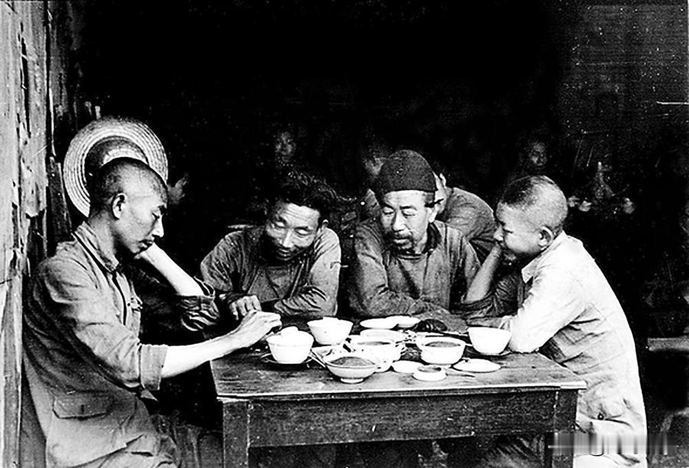 暗号对不上的那一刻，方崇智后脊梁冒了一层冷汗。

楼上，桐怀潜中心县委书记林立正