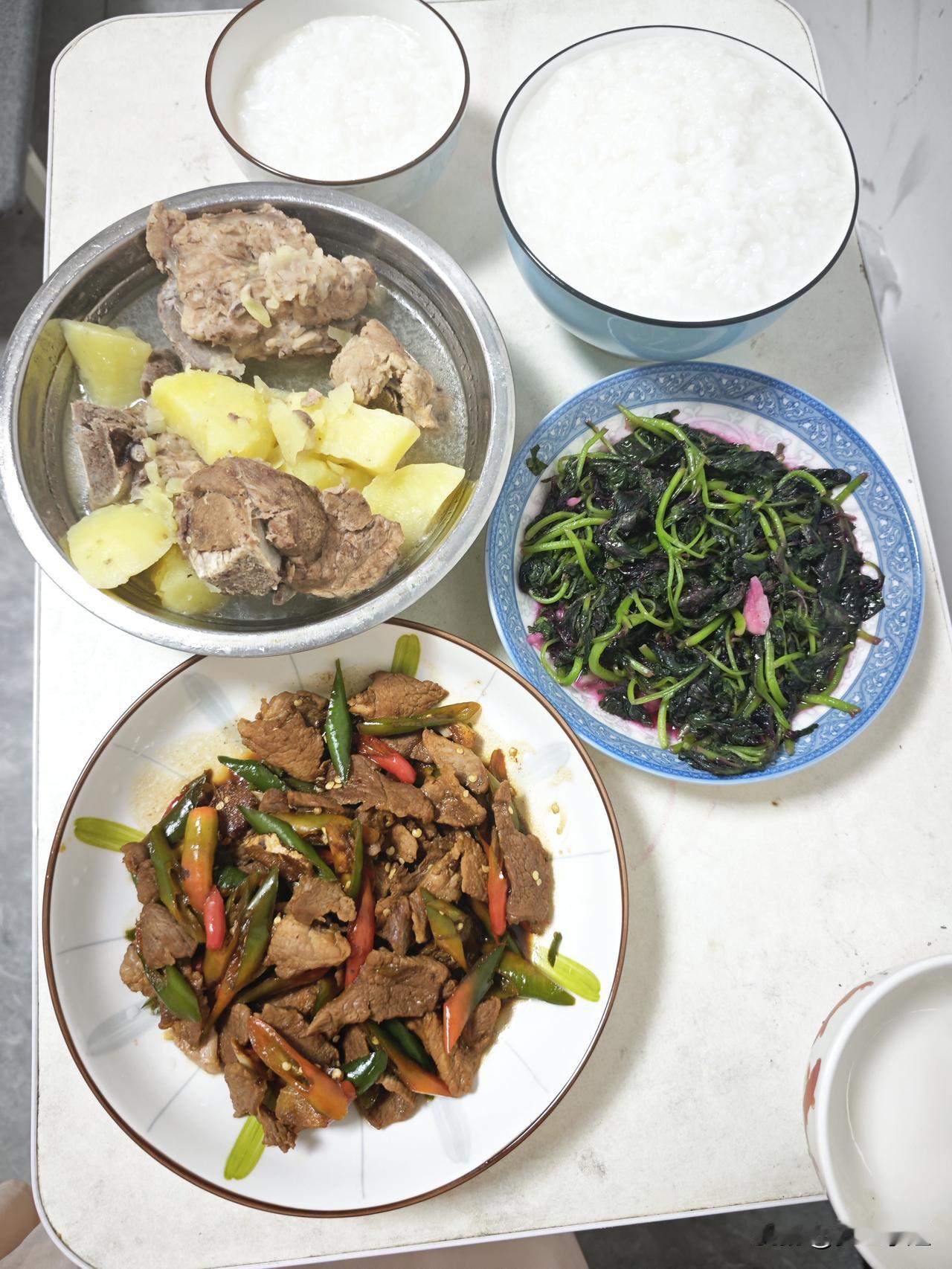 老公每天下班回来看到我做的饭菜他一直吃的光光的，说我做的饭菜很适合他的口味，比孩