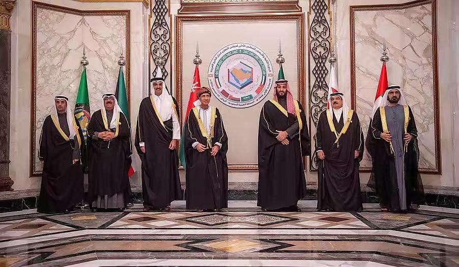 突发新闻：沙特阿拉伯、卡塔尔、科威特、阿曼、巴林和阿联酋表示，他们有权对伊朗作出