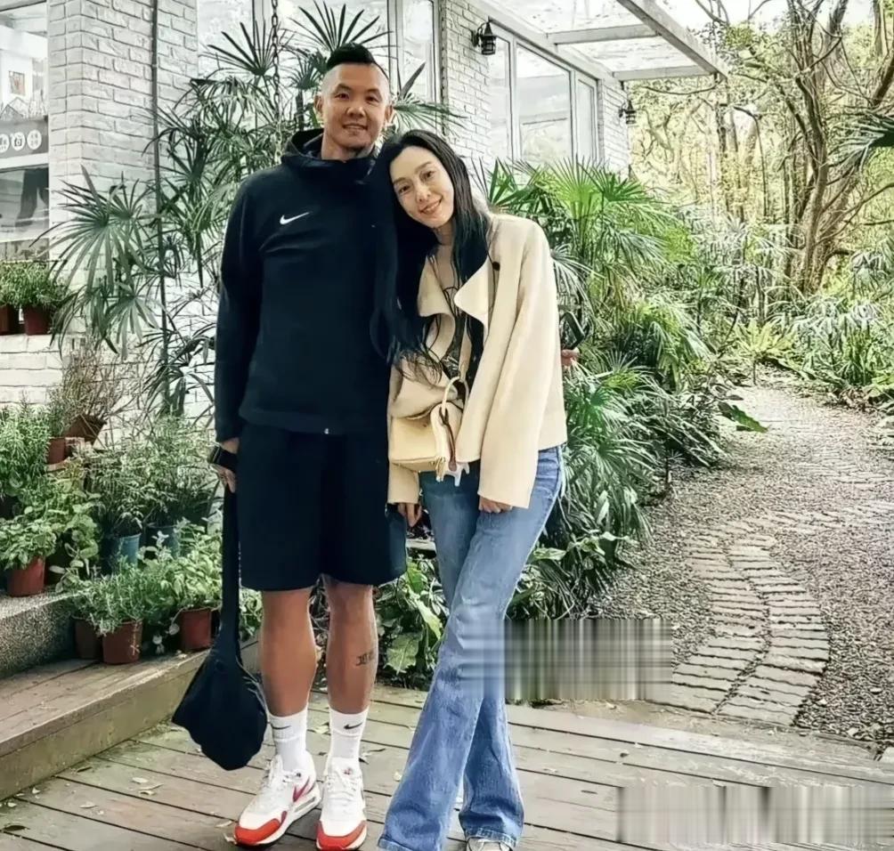 感觉陈建州事件，真的成为了压倒范玮琪事业的最后一根稻草，本来范玮琪之前风评就不太
