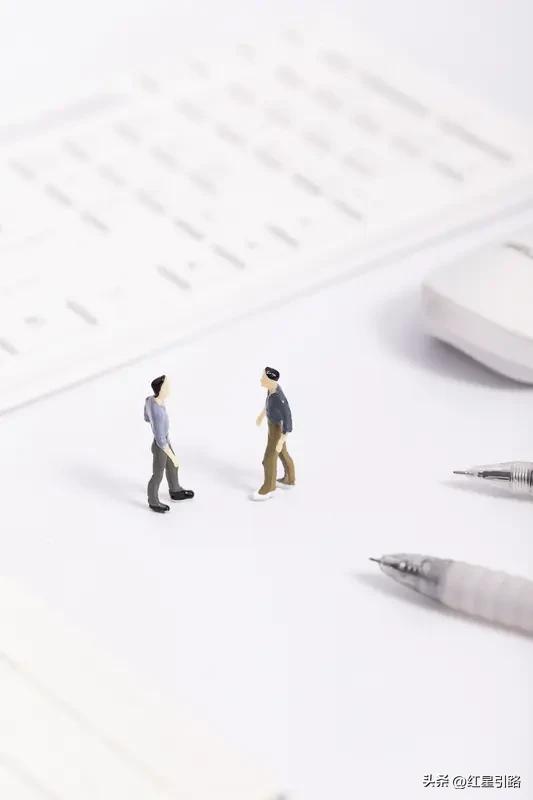 现实里，超 70%的职场人工作就是为了赚钱，毕竟生活开销都得靠钱撑着。要是没了经