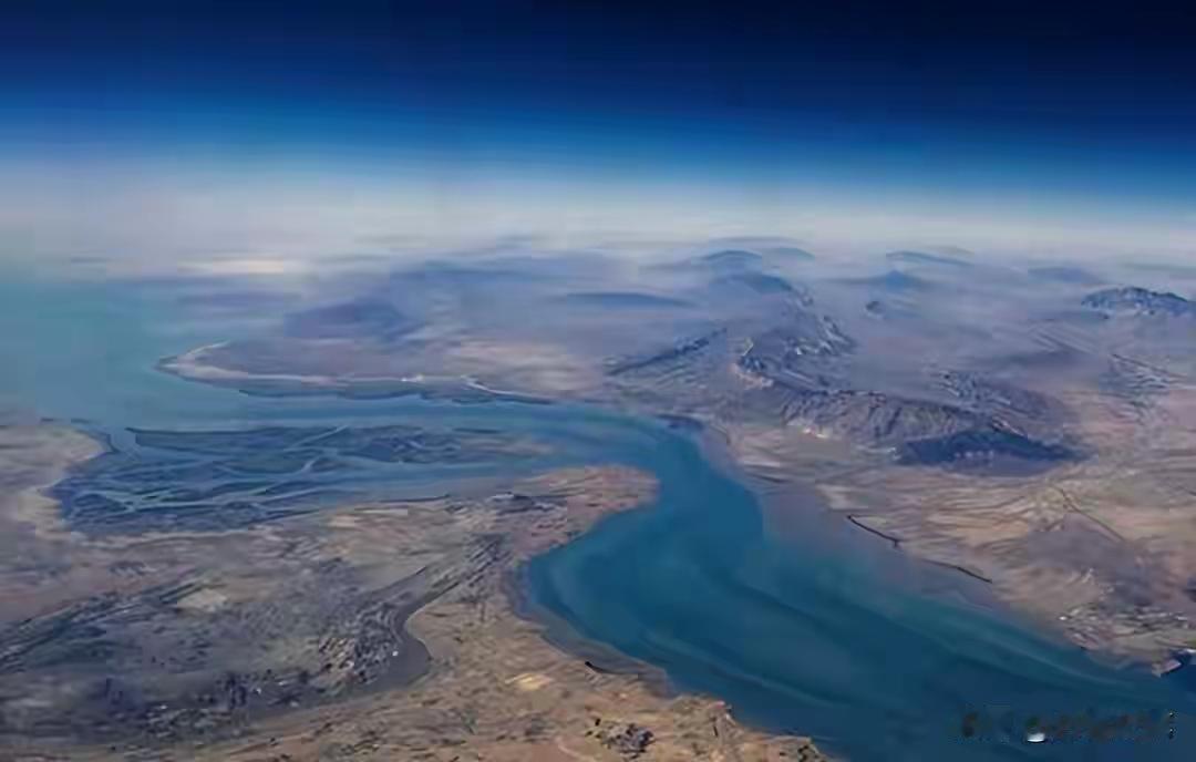 伊朗军方：恢复对霍尔木兹海峡的控制 伊朗军方宣布恢复对霍尔木兹海峡的控制。此前谈