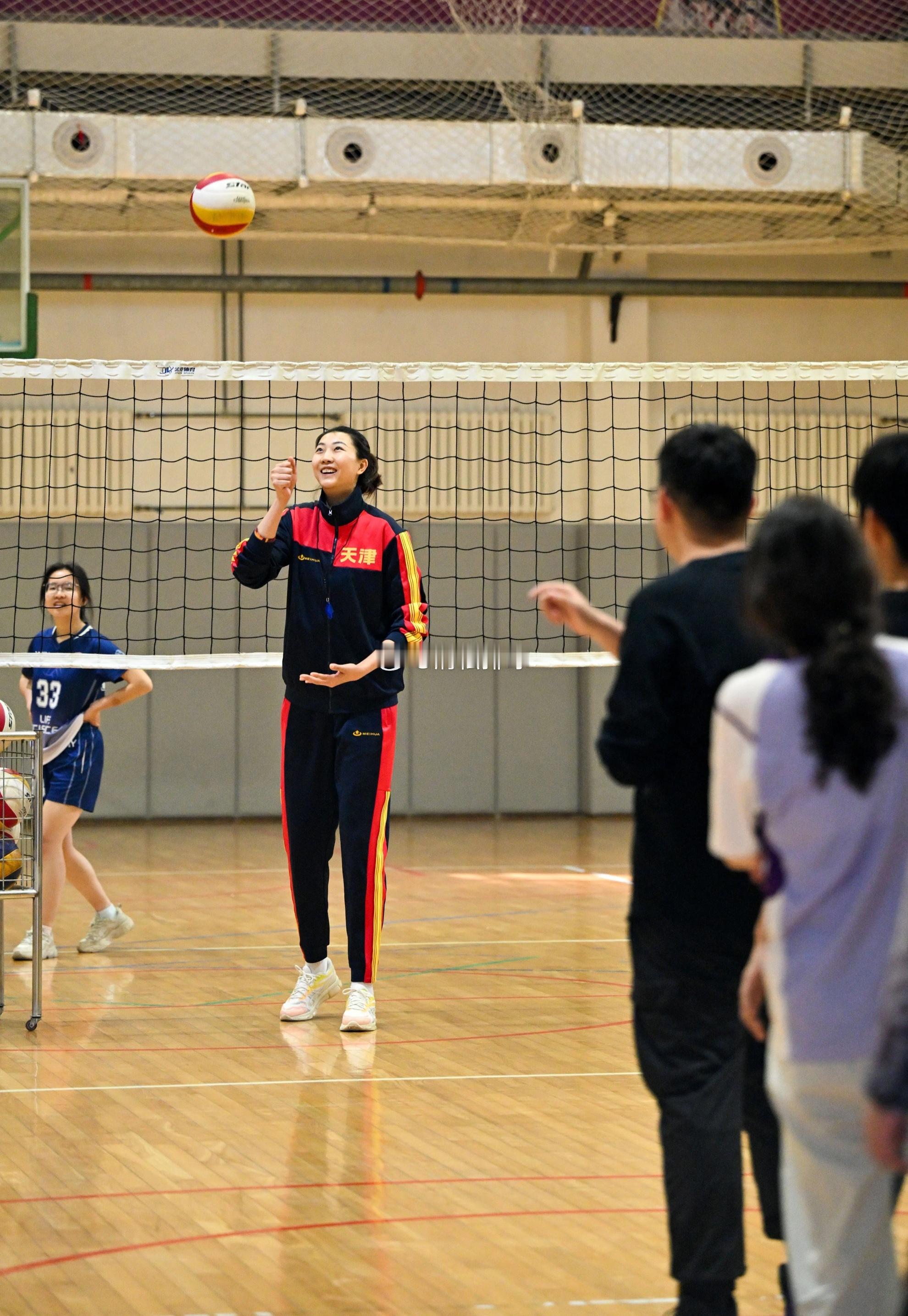【袁心玥—从赛场到校园 走进奥运冠军的排球课堂】2026年新学期，前中国女排队长