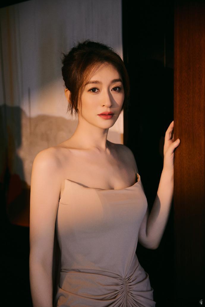 李小冉活动妆造，恬静优雅✨ ​ ​​​
