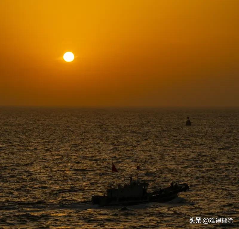 对联文化真是博大精深，看到“朝朝旭日出东海”这个上联，瞬间就来了兴致。这上联描绘