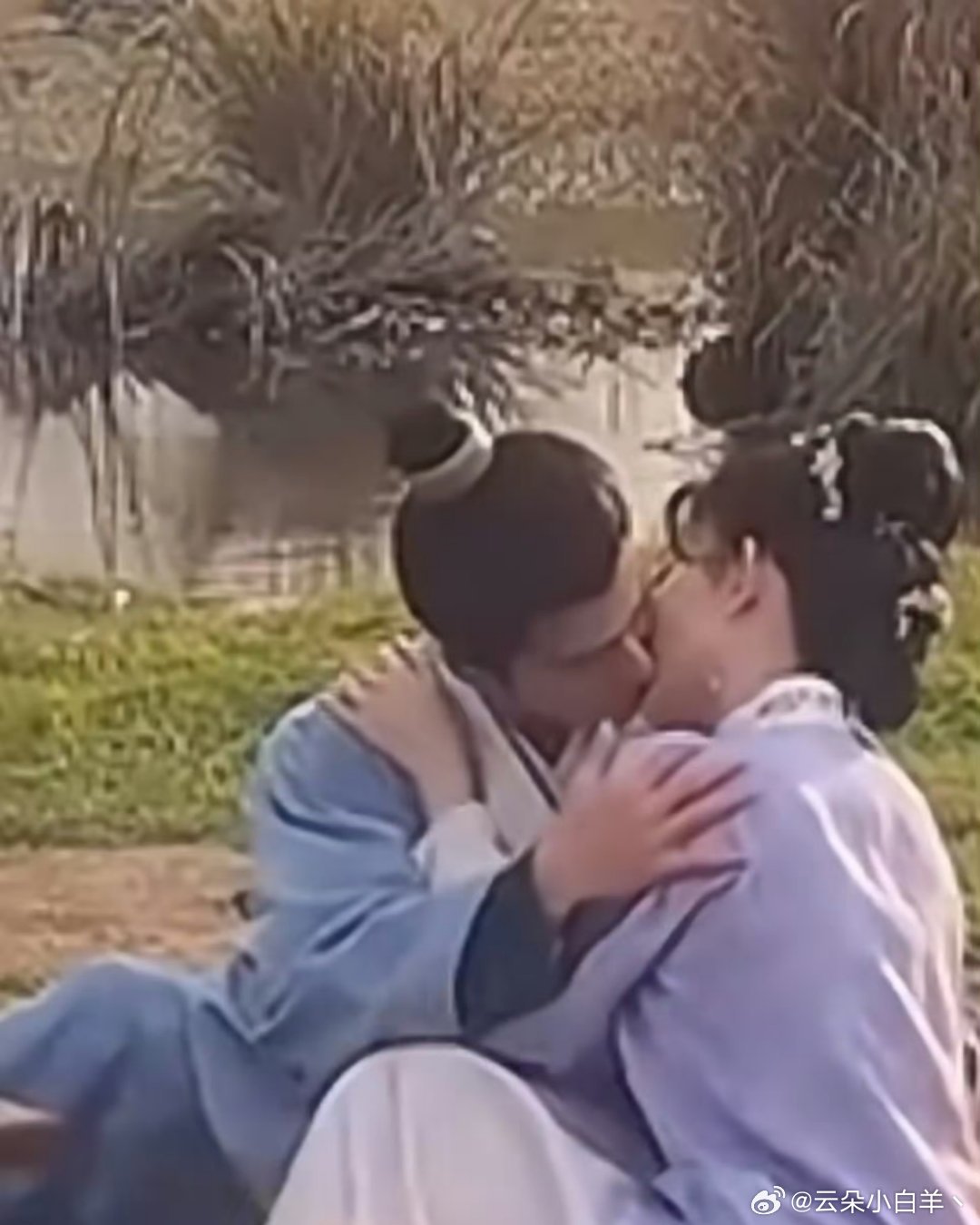 昀牵孟绕 ​​​