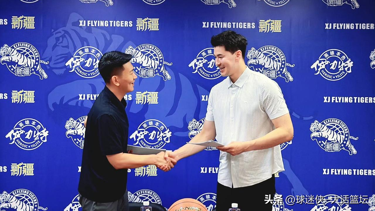 11年坚守，一人一城。新疆男篮的“队魂”，有了新身份。

刚刚，新疆广汇俱乐部官