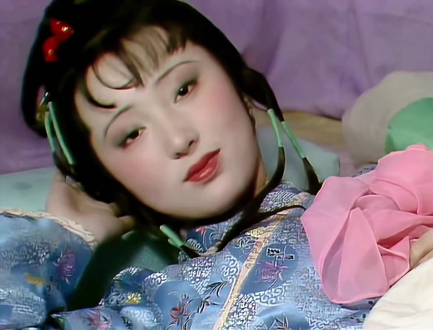 “宝玉看黛玉的眼神总是直勾勾的，眼神里都是爱”