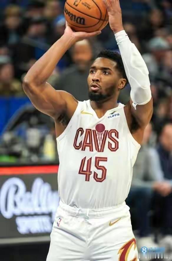 NBA常规赛，骑士128-121战胜活塞。此役，米切尔状态非常不错。全场，他出战