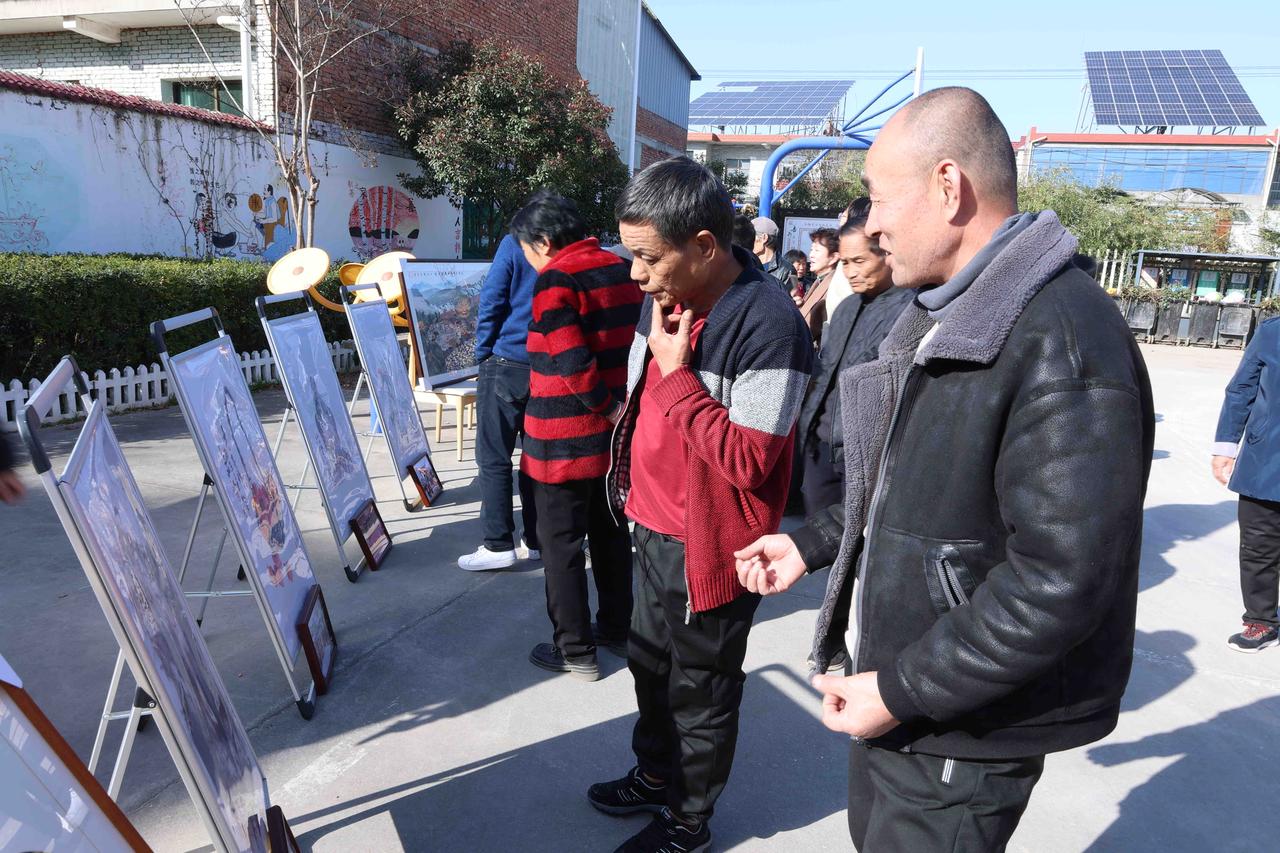 艺聚高新三期 共绘创意未来
西安高新区2025年文艺“六进”活动主题巡展走进秦渡