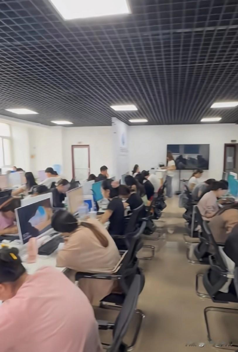 作为一个hr，想奉劝“意在整顿职场”的00后们一句，面对不合理，你可以有“傲骨不