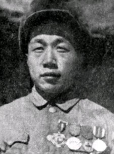 1950年，我军一战士被3000美军困在山洞，美军在外扎营打算困死他，没想到他却