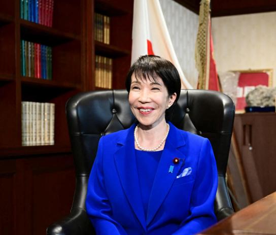 刻意模仿强者强行对外造势，日本这场政治表演为何没人买单。

在国际舞台上，真正的