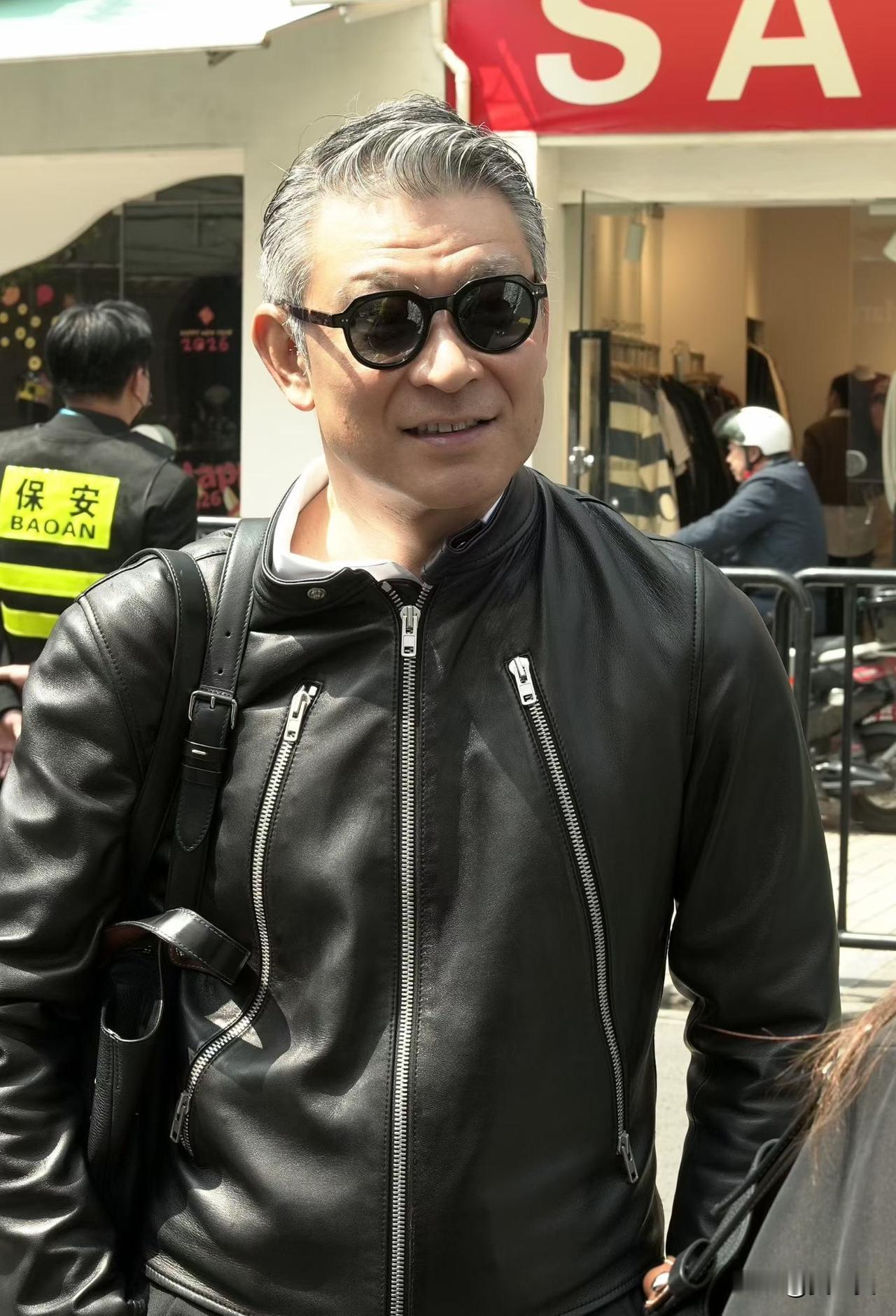 路边偶见的大明星
帅气了一辈子的刘先生
随手拍