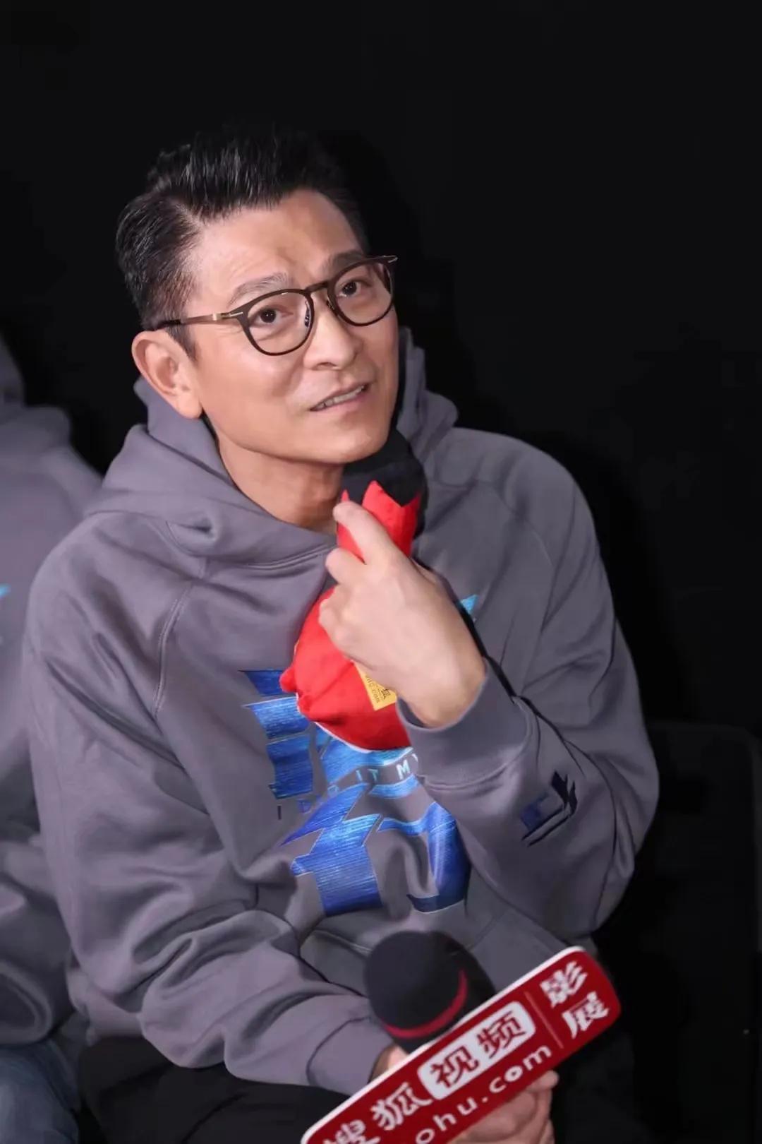 #刘德华# 连潜行都看不懂的人
居然好意思黑港片
难道你们就愿意看内地那些小品电
