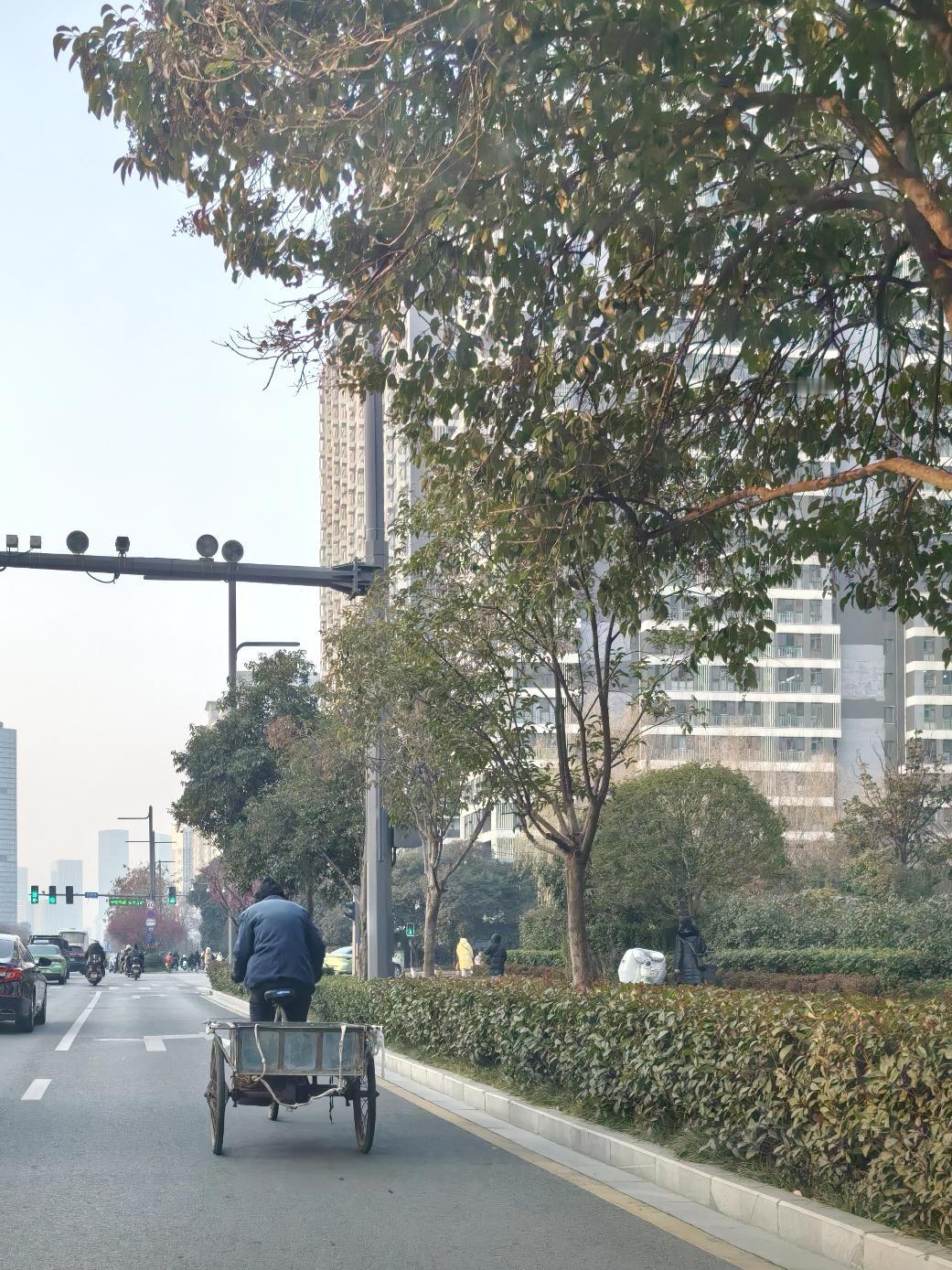 你绝对想不到！
假如你是个还算比较优秀的人，资产也可以，虽算不上富豪，但也有几百