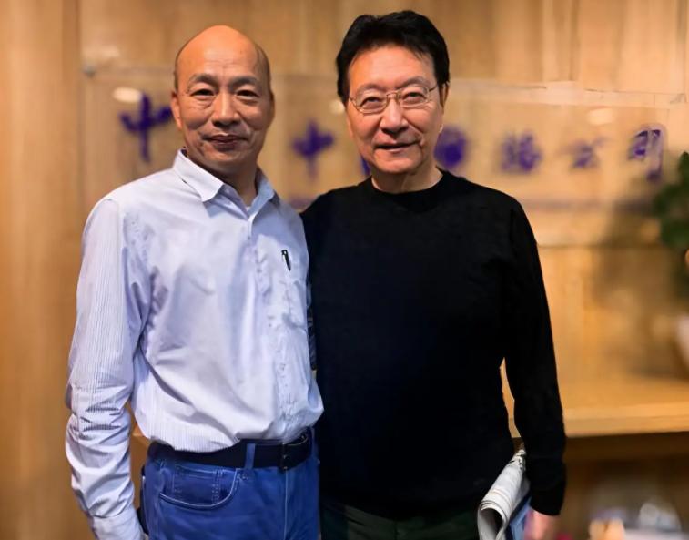 没想到韩国瑜在国民党主席选举中竟然选边站队，最终支持赵少康参选国民党主席。

这