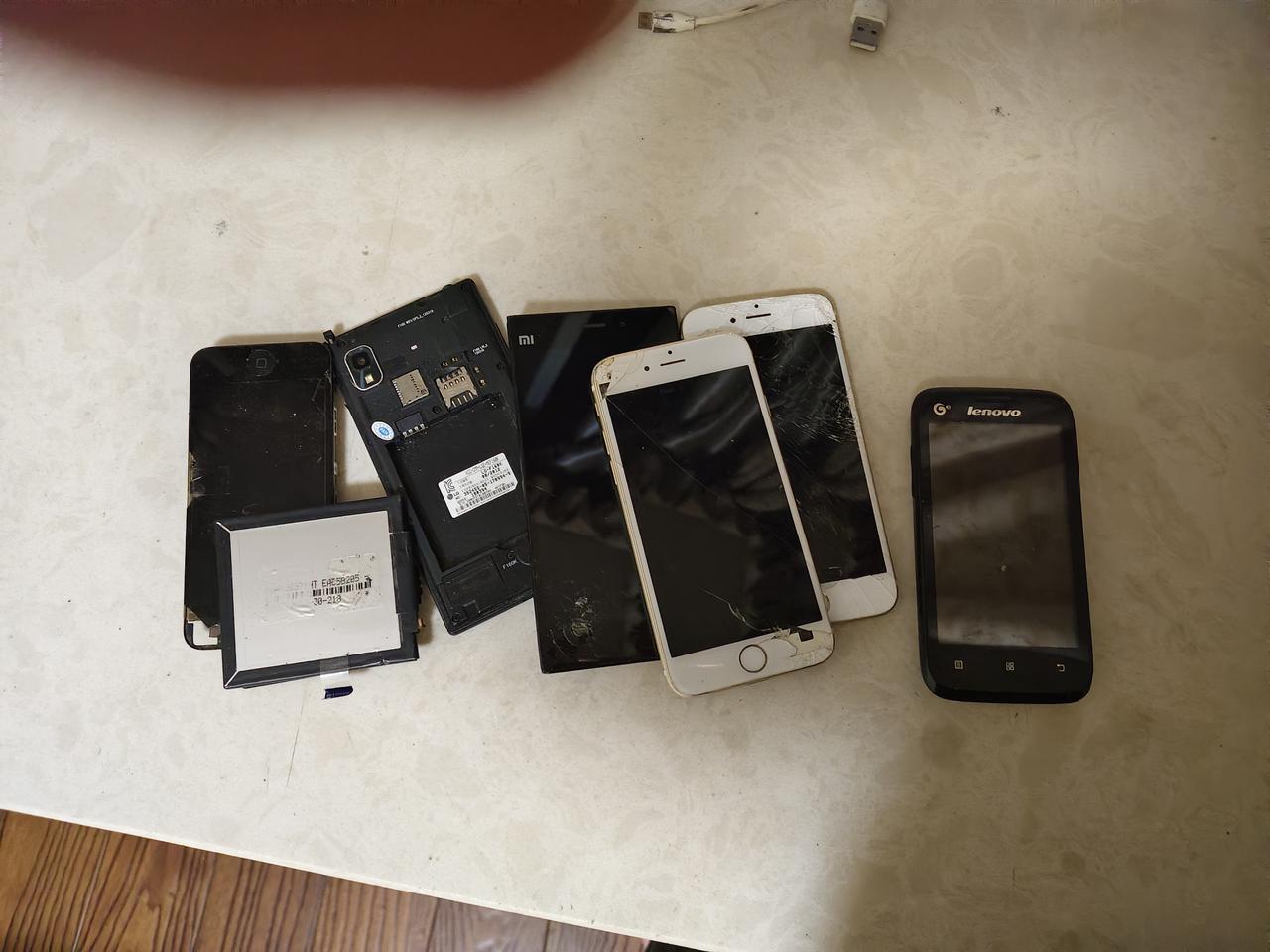 家里翻出一堆旧手机，拿去回收能换多少钱？
 
大扫除翻出一堆报废旧手机，你们说拿
