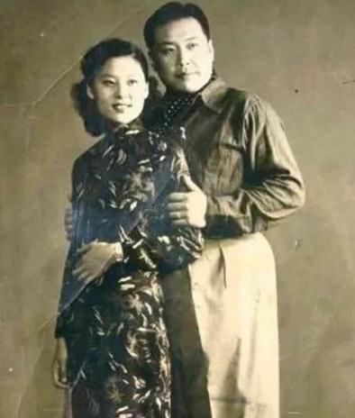 1936年，21岁袁世凯女儿嫁给18岁官二代曹士岳。

这场被称为北洋余孽最后盟