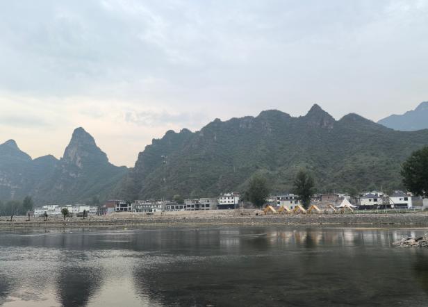 这应该就是美伊新常态，美国隔三差五炸伊朗，然后伊朗对美军基地进行反击，虽然战争仍