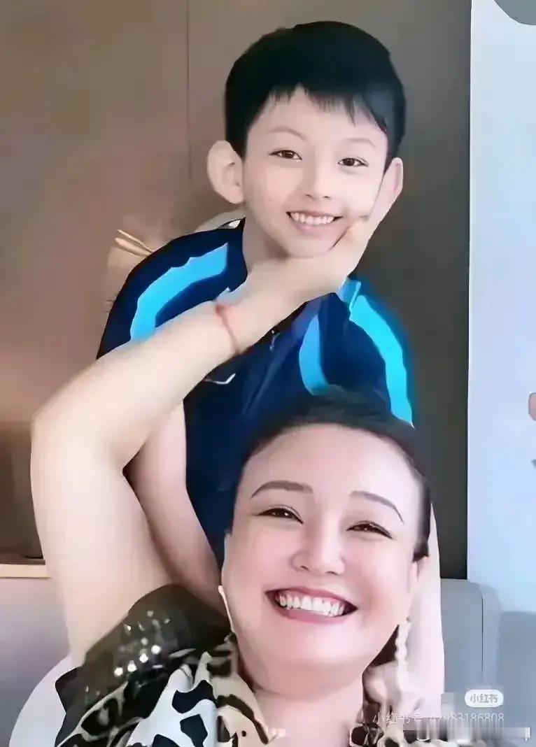 大s儿子9岁身高 大S的儿子汪希箖在9岁时的身高大约是1米5，明显高于同龄人平均