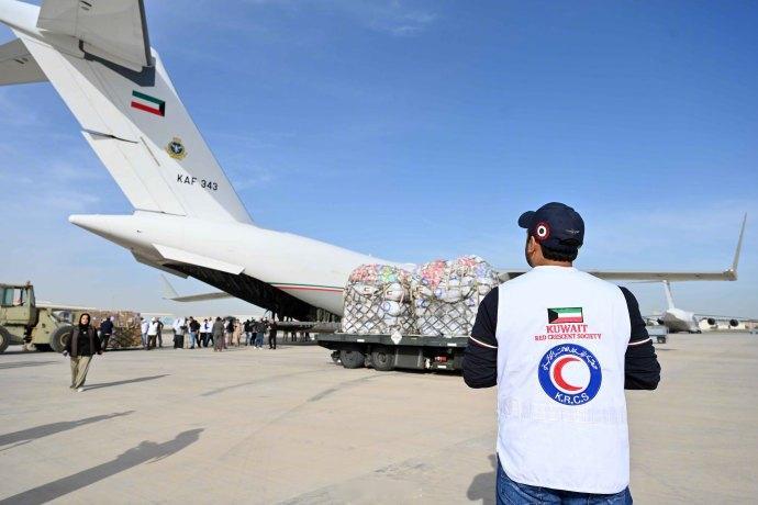 【科威特国际机场空域重新开放】据科威特通讯社23日援引科威特民航总局当天发表的声