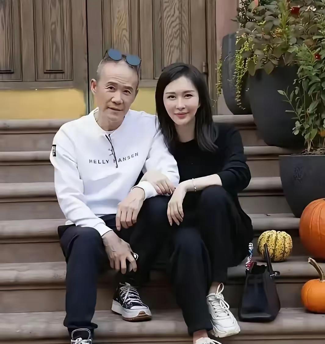 田朴珺可能到最后都没想明白，王石只是老了，不是傻了。她以为自己学的是邓文迪，拿的