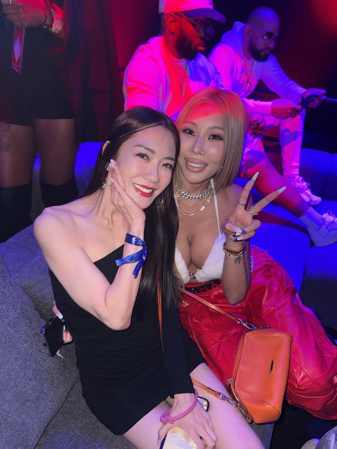 杨千霈在澳门看NBA狂出片 ​​​