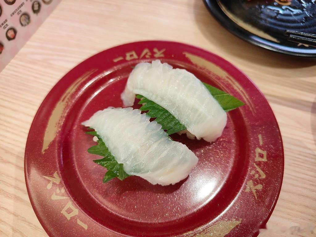 海淀大悦城寿司郎，工作日11:30一个人的話不用等位。就坐后一看寿司郎公众号才发