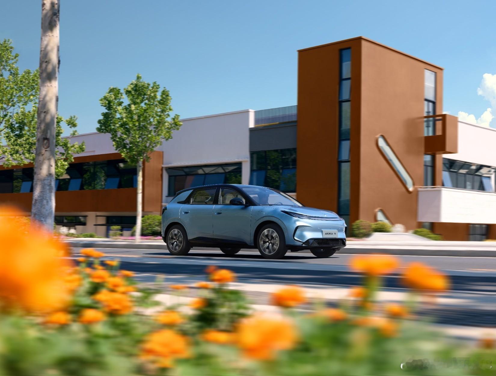 新年出行更平稳，极狐T1的底盘调校超出色年终购车若追求优质的驾乘体验，新年带着家