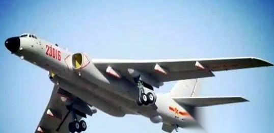 照片都出来了，轰-6K的翅膀底下，就是台湾的海岸线。
清清楚楚，没加滤镜。
那边