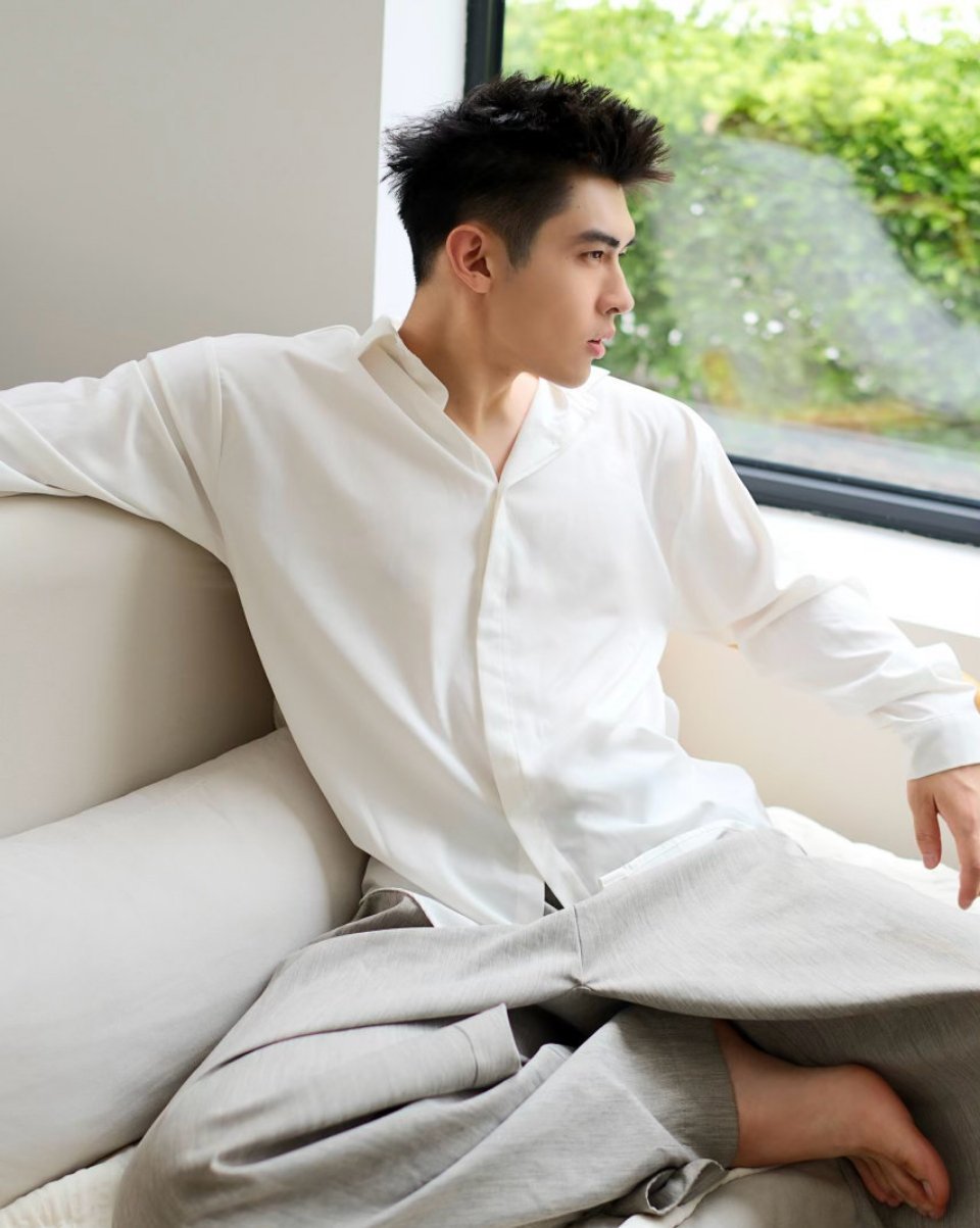 思慕社字母 渐渐接受自己只是个普通人了，就像接受雨滴落在平凡的土地上，不为灌溉，