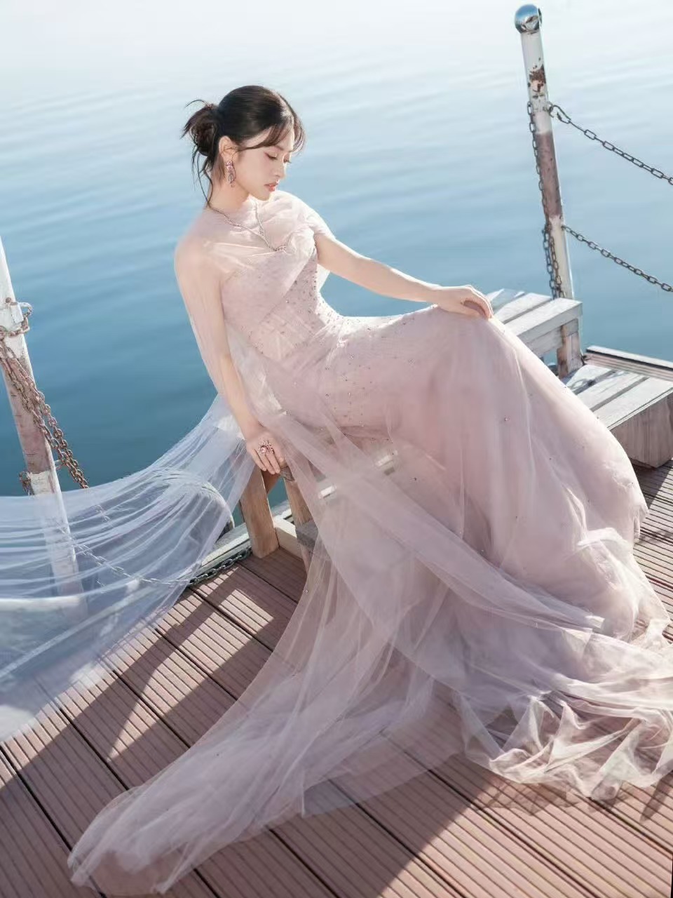 沈月粉雾纱裙沈月中秋之夜出图沈月中秋之夜出图，好美，[可爱][可爱] ​​​