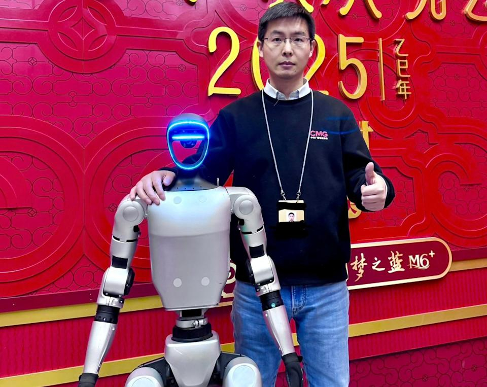 【吐槽贴】这两天刷到太多解读宇树上市庆功宴上对王兴兴表情的解读，受不了了不吐不快
