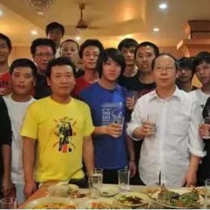 2013年，一艘中国货轮在印度洋沉没，让人意想不到的是，船上17名船员竟然都被狂