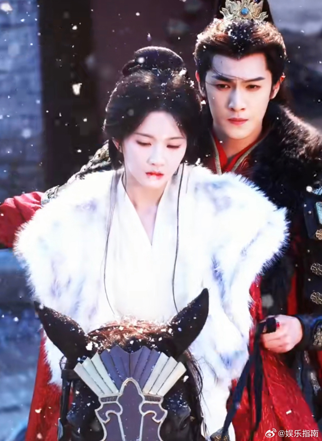 李昀锐刘些宁《归良辰》雪中骑马路透，这个护妻男友力爆棚！ 