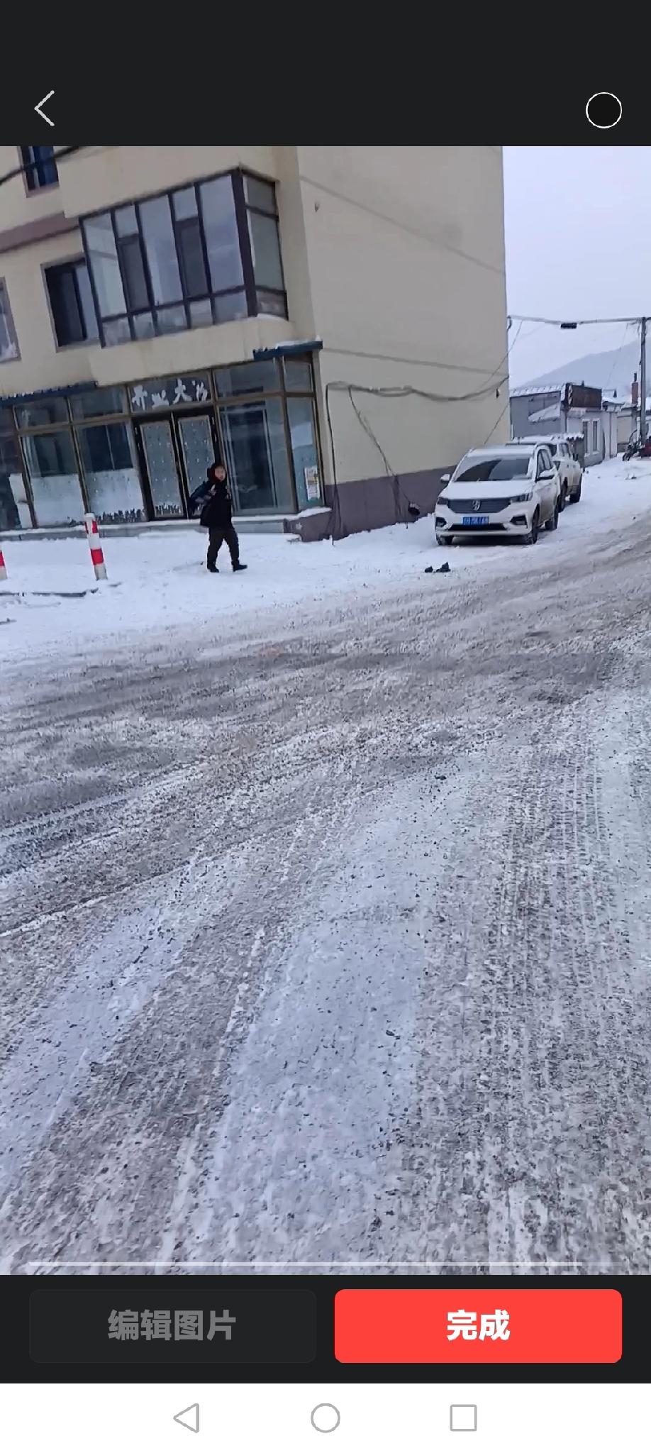 还是非常想念下雪天，虽然冷但是白雪皑皑的很美很美！