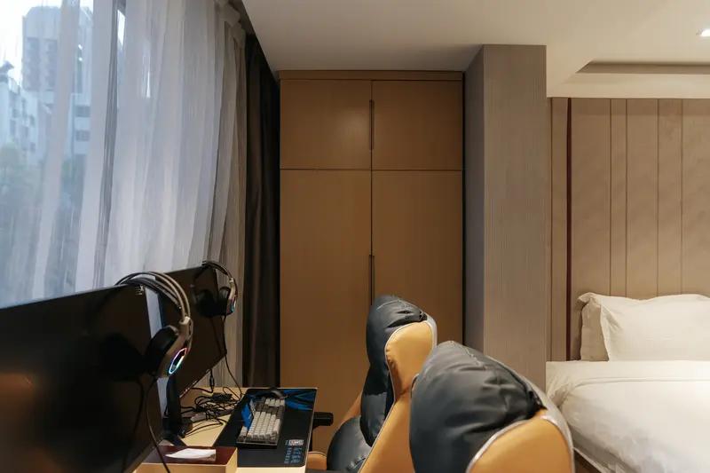 春节期间，男子预定温州四星级东欧大酒店3间房共1174元，入住变经济型电竞酒店，