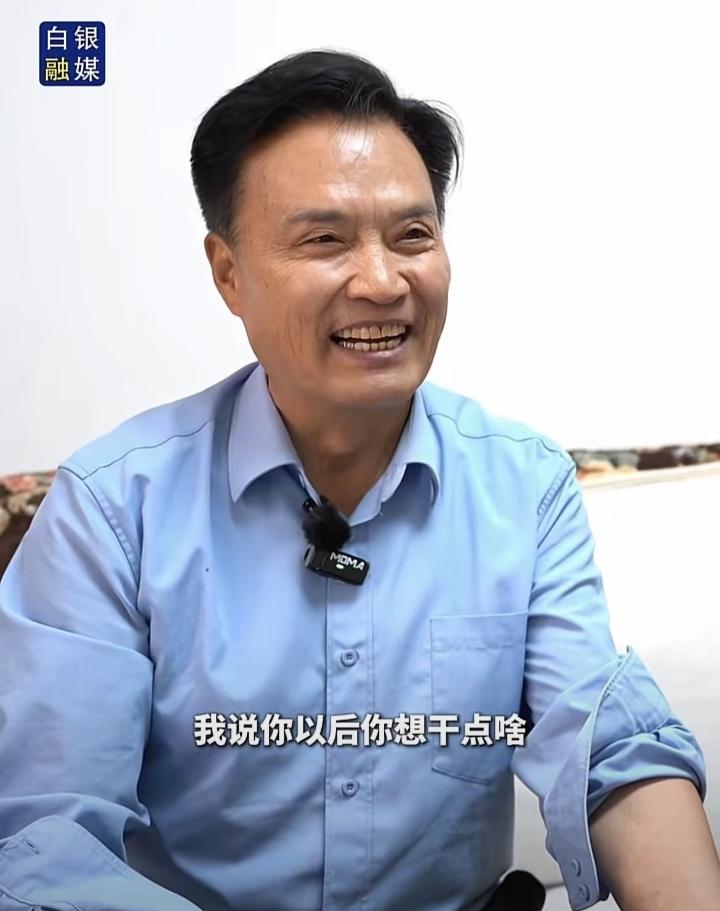 神二十三航天员张志远火了！他爸张巨坤接受采访，全程笑得合不拢嘴，满脸都是骄傲。 