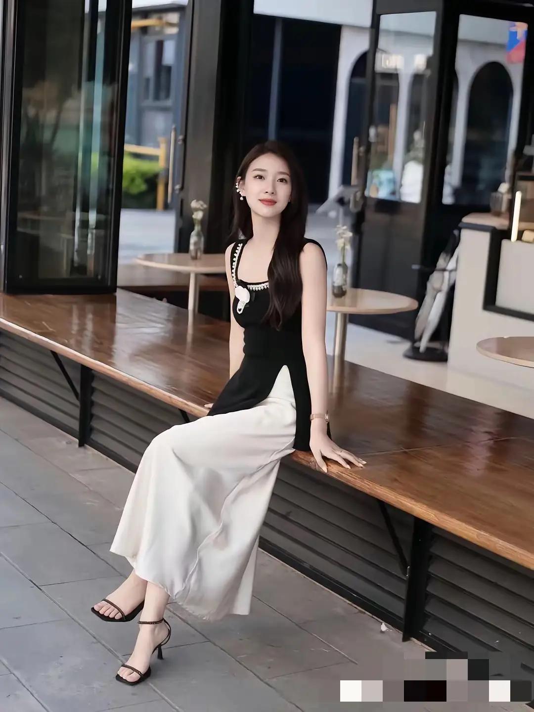 脚趾甲很干净，脚型也好看。