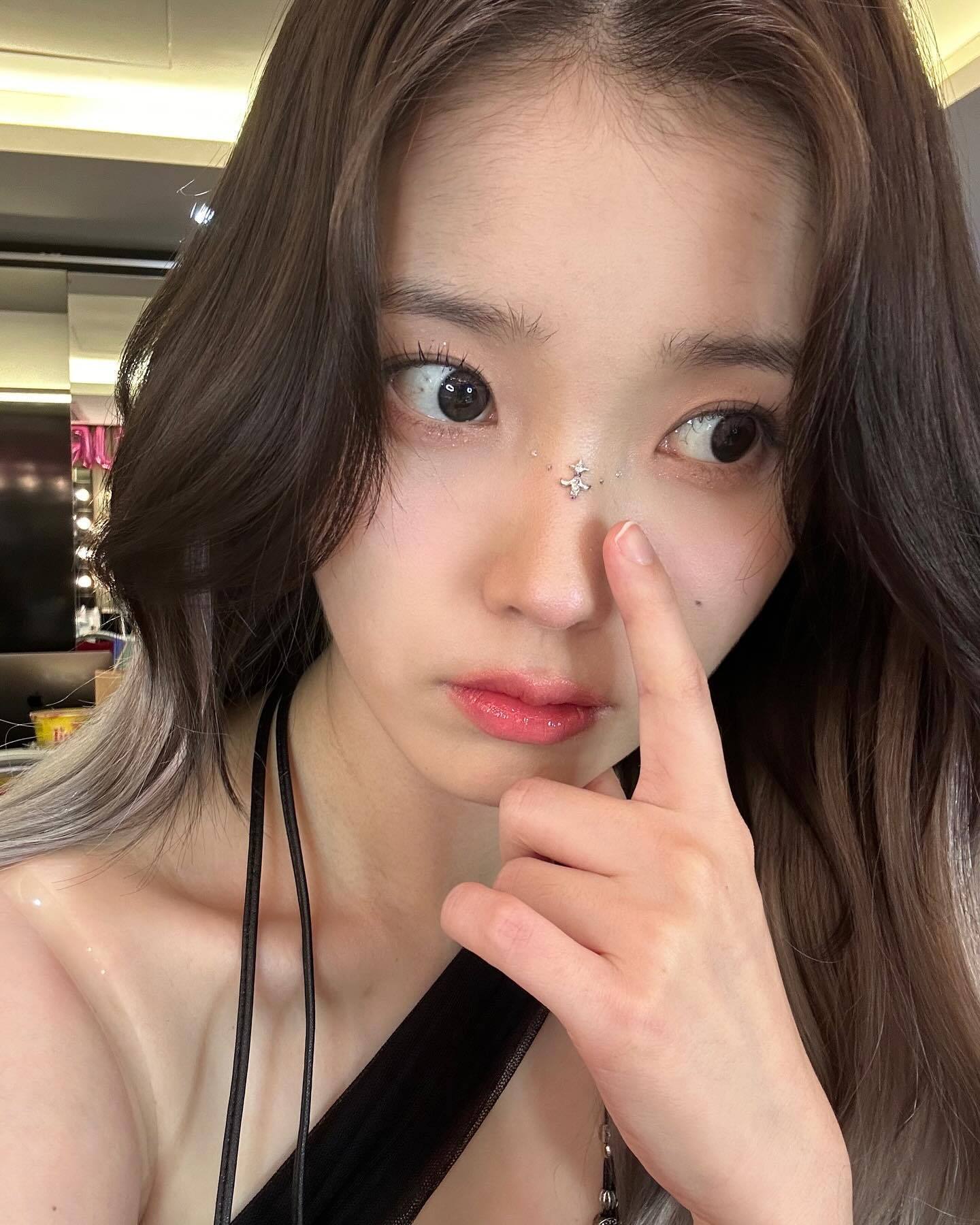 IU ins更新🖤 ​​​